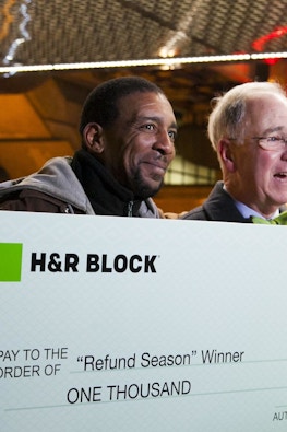 H&R Block sweepstakes winner in Chicago CTA station